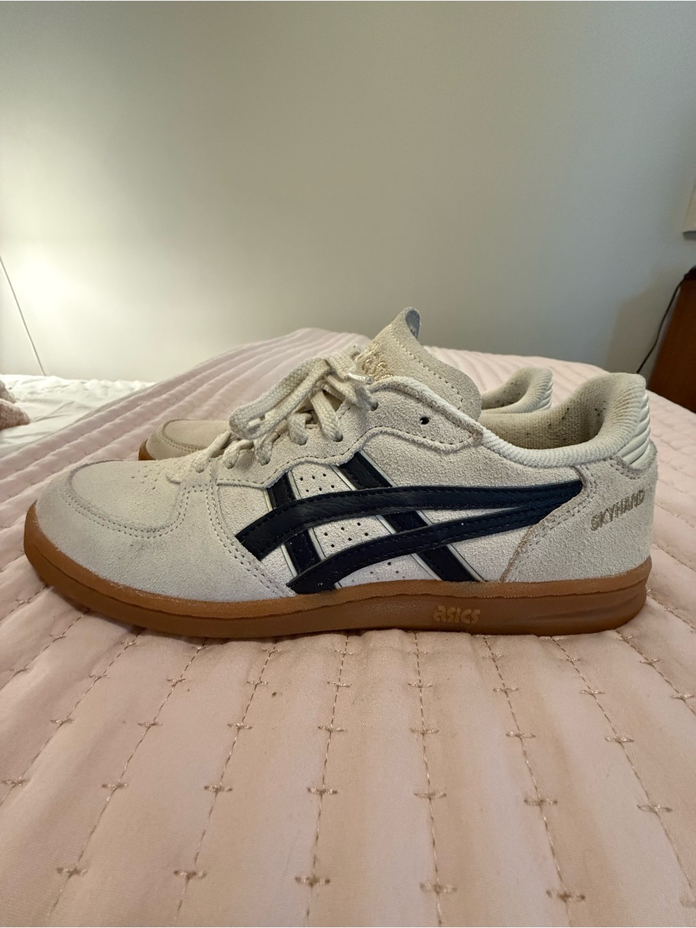 ASICS Men's Size 6 Beige Suede Lace-Up Sneakers with Navy Stripes